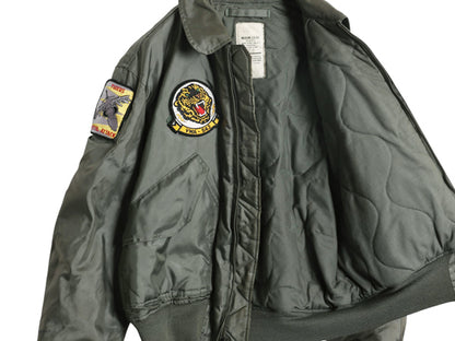 90s ★ 米軍実物 USMC CWU-45P フライト ジャケット MEDIUM 90年製 オールド アラミド ボンバー スコードロン パッチ付き ブルゾン セージ