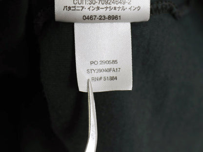 パタゴニア プリント 長袖 Tシャツ メンズ S 古着 17年製 アウトドア ロンT ロングスリーブ P-6 グラフィック ステッカー ロゴT グリーン