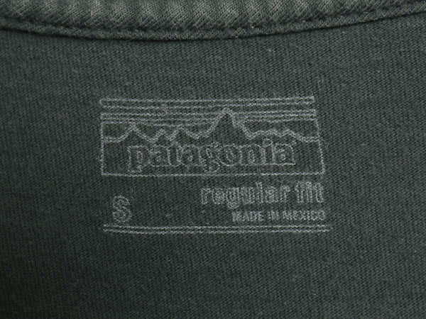 パタゴニア プリント 長袖 Tシャツ メンズ S 古着 17年製 アウトドア ロンT ロングスリーブ P-6 グラフィック ステッカー ロゴT グリーン